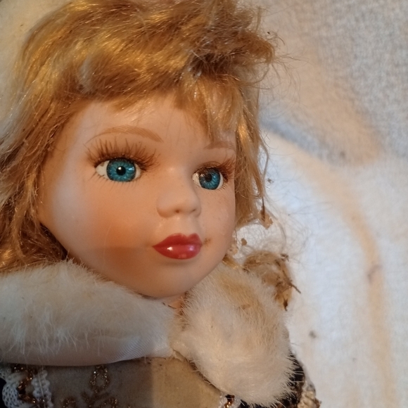 SET of 3 Porcelain Dolls Mann Doll Collection Guild Curly Hair - Picture 10 of 10